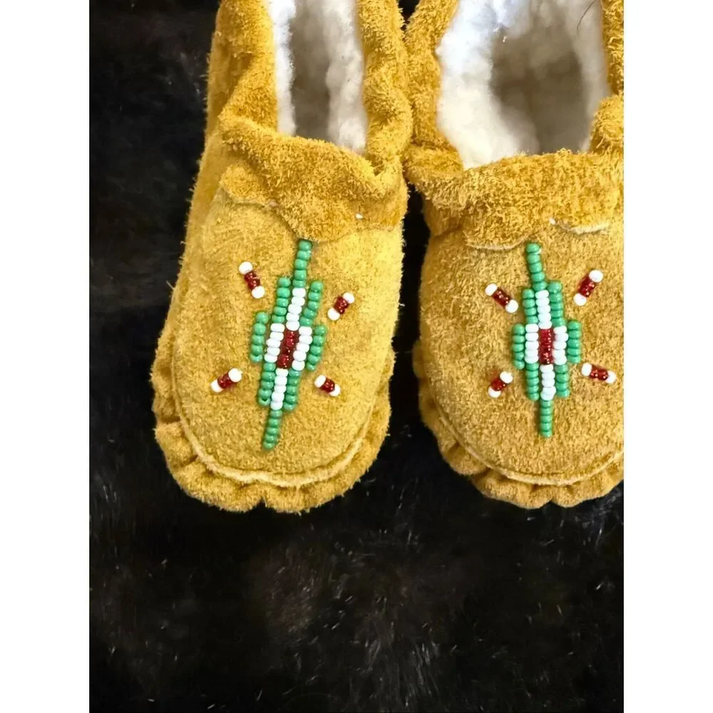 Children's Moose Hide Suede Fleece Lined Beaded Moccasins crib shoes